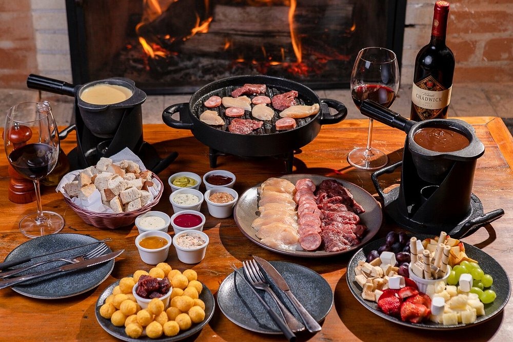 Fondue Romântico em Campos do Jordão: Os Melhores Lugares com Vista e Lareira
